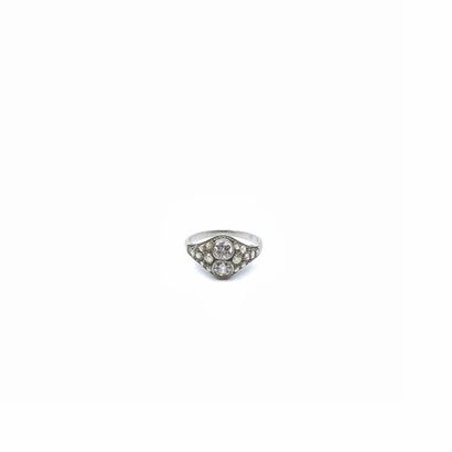 BAGUE en platine ornée de deux diamants taille...