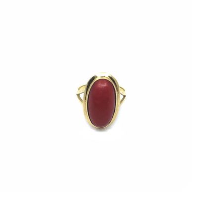 BAGUE 
en or jaune 750° ornée d'un cabochon...
