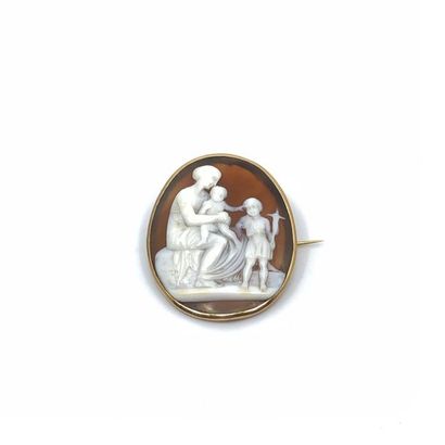 BROCHE camée coquille, cerclage en or jaune...