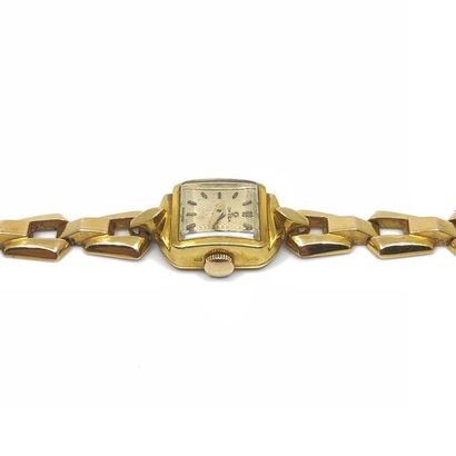 OMEGA 
Montre bracelet de dame en or jaune...