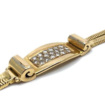 BRACELET en or jaune 750° ornée d'un pavage...