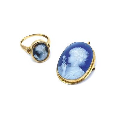 LOT comprenant :
Bague en or jaune 750° ornée...