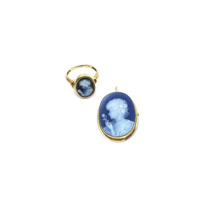 LOT comprenant :
Bague en or jaune 750° ornée...