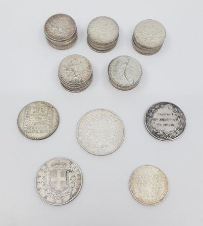 Trente cinq pièces de cinq francs en argent...