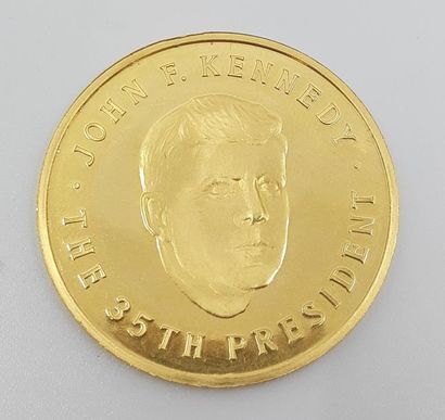 MEDAILLE en or jaune à l'éffigie de John...