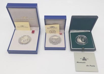 3 coffrets monnaies de paris 
- 5Frs argent...