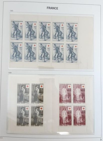 A DAVO album with a complete French red cross...