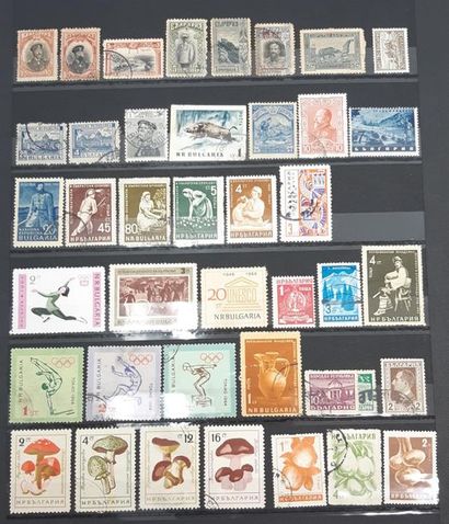 LOT including :
A red screw post album with...