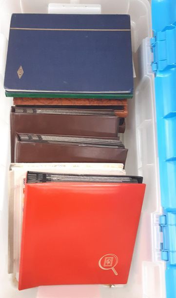LOT including :
A red screw post album with...
