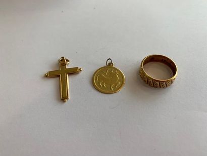 Lot d’or 750° comprenant :
Une alliance 
TDD...