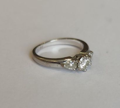 BAGUE en or gris 750° ornée d'un diamant...