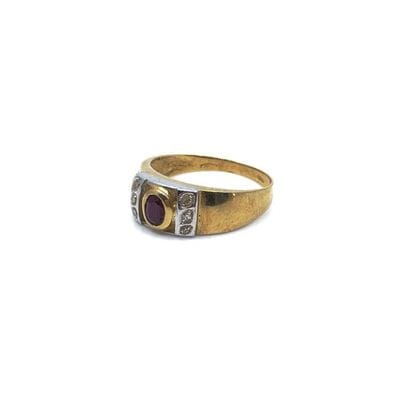 BAGUE en or deux tons 750° ornée d'un rubis...