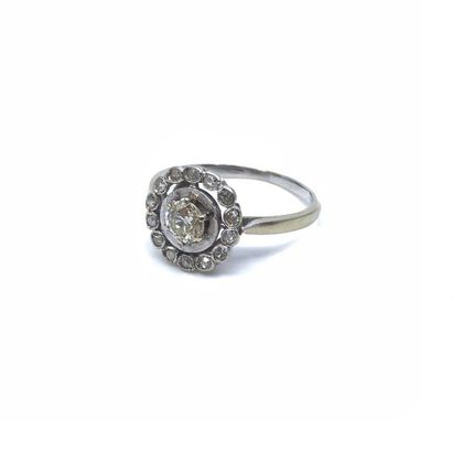 TRAVAIL Français
Bague en or gris 750° ornée...