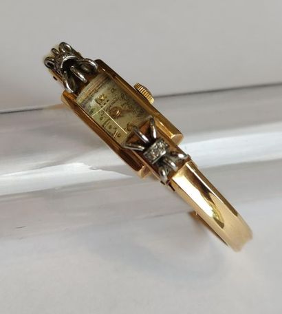 REGINES 
Montre bracelet jonc en or deux...