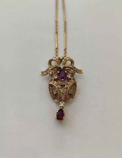 COLLIER en or jaune 750° ornée de rubis et...