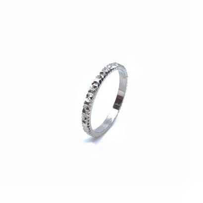 ALLIANCE neuve en or gris 750°
Poids : 1,65...