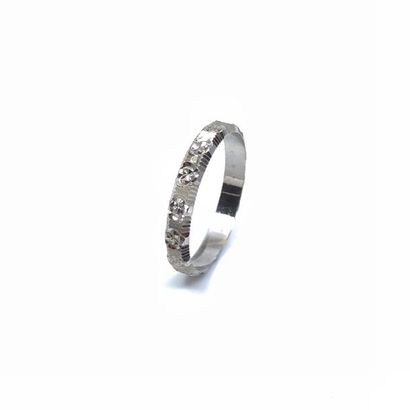 ALLIANCE neuve en or gris 750°
Poids : 1,72...