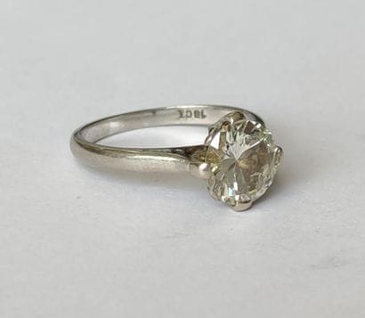 BAGUE solitaire en or gris 750° ornée d'un...