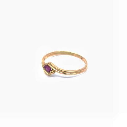 BAGUE fine en or jaune 750° ornée d'un rubis...