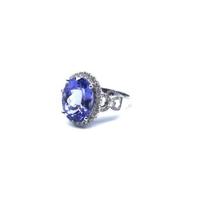 BAGUE en or gris 750° ornée d'une tanzanite...