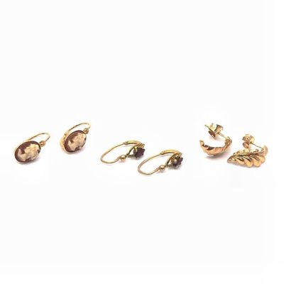 LOT D'OR 750 comprenant :
paire de dormeuses...