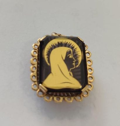 PENDENTIF en or jaune 750° orné d'une pierre...