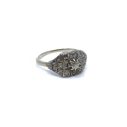 BAGUE en or gris 750° ornée d'un diamant...
