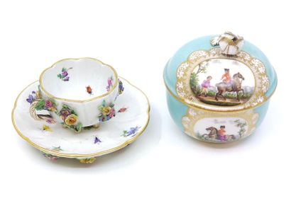 LOT comprenant :
MEISSEN
Tasse et sa soucoupe...