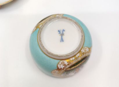 LOT comprenant :
MEISSEN
Tasse et sa soucoupe...