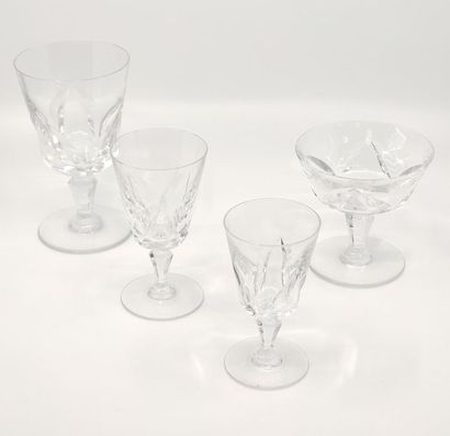 BACCARAT modèle Chartres
QUATRE verres a...