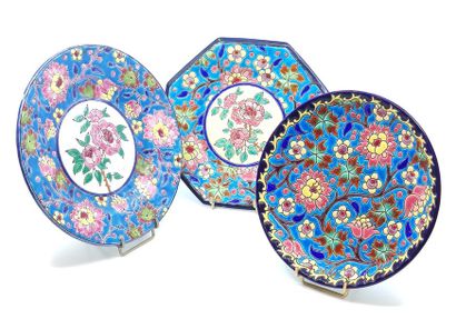 LONGWY - ASSIETTE OCTOGONALE à décor floral,...