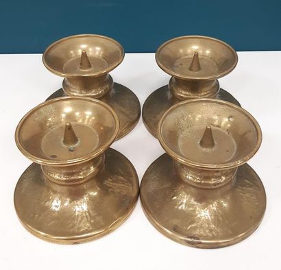 QUATRE photophores de table en bronze doré...