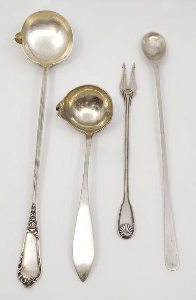 LOT D'ARGENT comprenant :
Cuillère à punch...