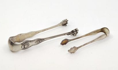 DEUX pinces à sucre en argent 
Poids : 77,4...