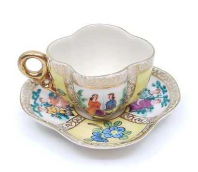 TRAVAIL ALLEMAND 
TROIS tasses quadrilobés...