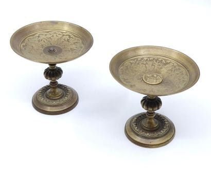 PAIRE DE PRESENTOIRS circulaire en bronze...