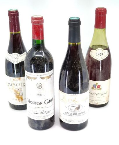 LOT de quatre bouteilles de vin rouge comprenant...