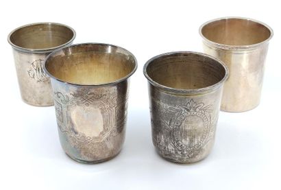 LOT de quatres timbales en argent 
Poids...