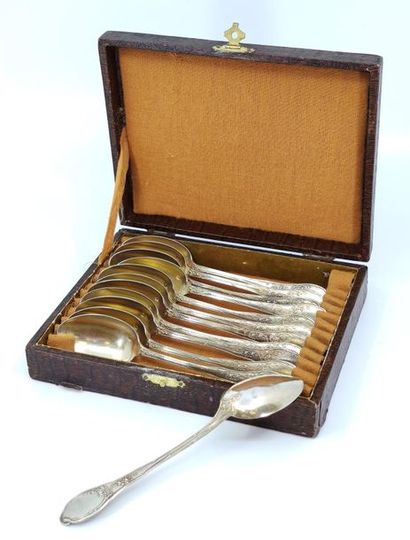 DOUZE petite cuillères à dessert en argent...