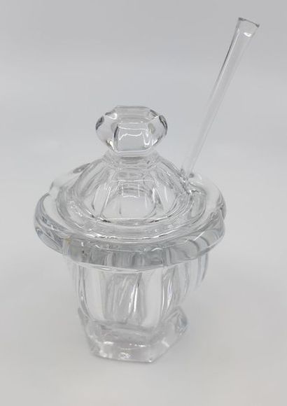 BACCARAT 
Moutardier en cristal à pans coupés...