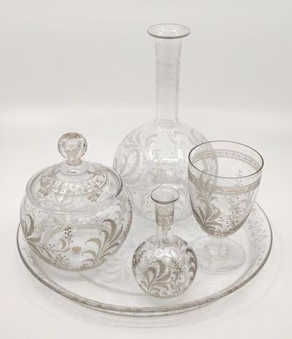 BACCARAT
Nécessaire de nuit en cristal gravé...