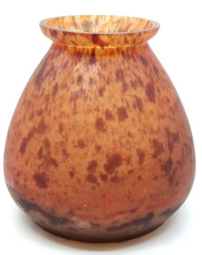 Dans le goût de MULLER 
Vase boule à col...