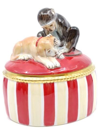 LIMOGES
Boite à biscuit en porcelaine émaillée...