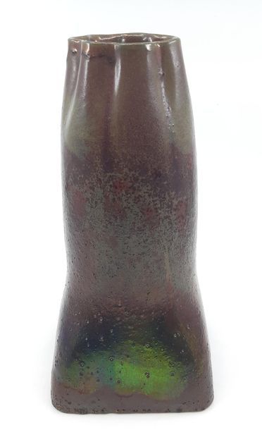 Dans le gout de AIRBEL
Vase en faience irisé
Dim...
