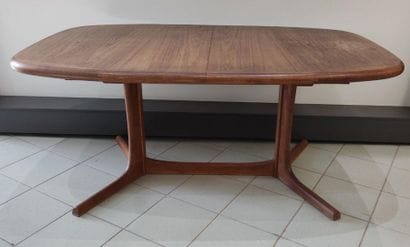 DYRLUND (XX)
Table de salle à manger en teck...