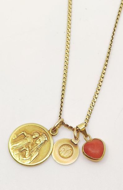 LOT d'or 750° comprenant : 
CHAINE en or...
