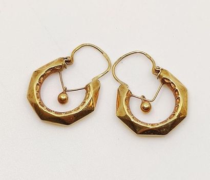 Pair of creoles in 750°
yellow gold Weight...