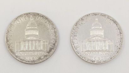 DEUX pièces en argent de 100 francs de 1982
Poids...