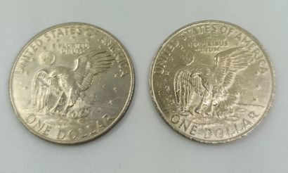 LOT comprenant :
PIECE de un dollar en argent...
