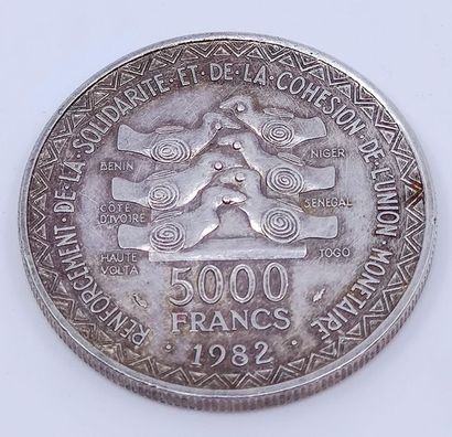 PIECE de cinq mille francs en argent CFA...